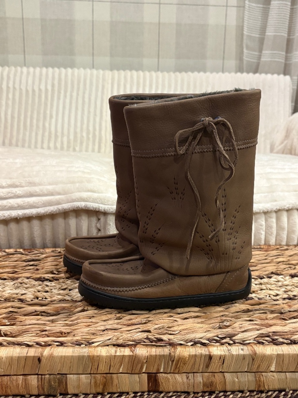 Manitobah Mukluks women’s Moccasin 7- Tall